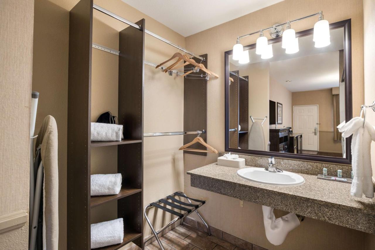 Best Western Corona Hotel & Suites Экстерьер фото